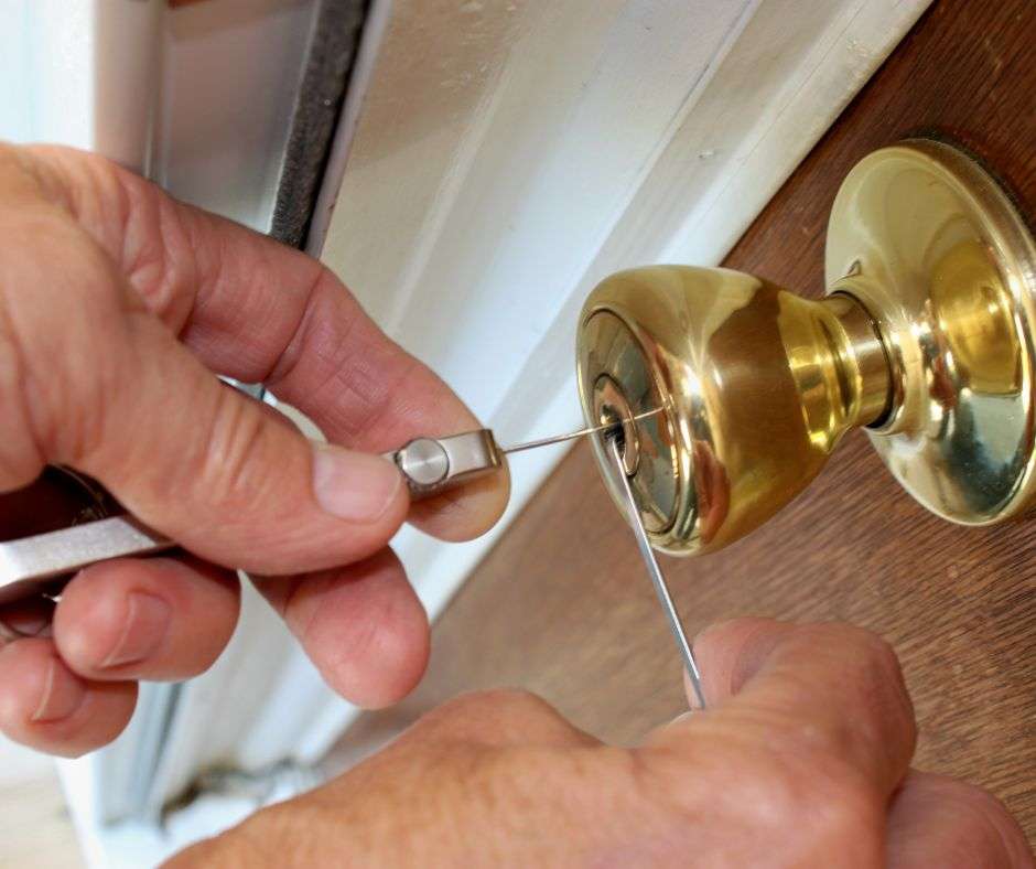 10 Tips on How to Pick a Lock: Advice from a Locksmith in Crawley